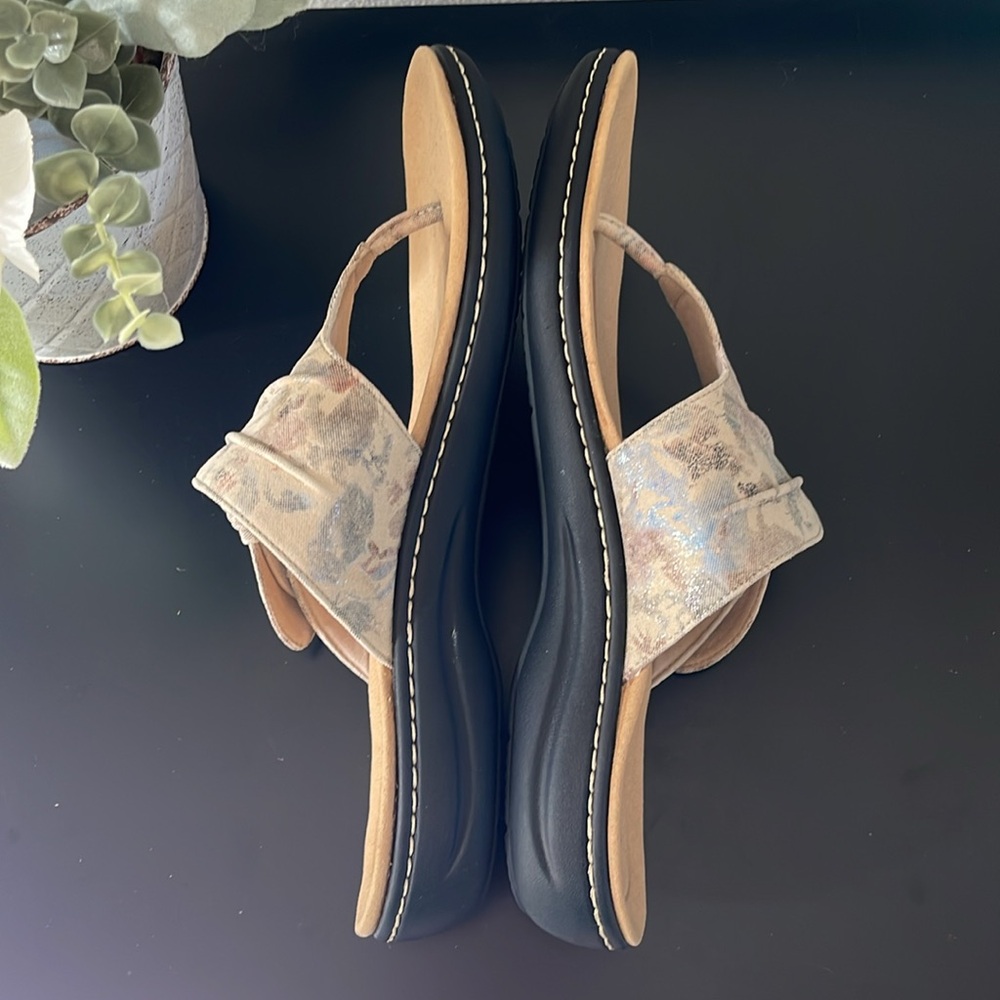 Clarks Women's Laurieann Rae Flat Sandal - Picture 7 of 11